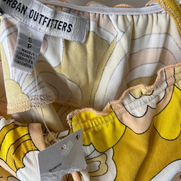 Urban Outfitters Yellow Puff Sleeve Crop Blouse - Picture 3 of 3